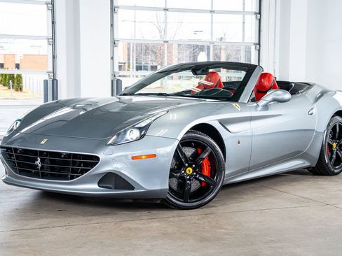 Used 2017 Ferrari California T image 2