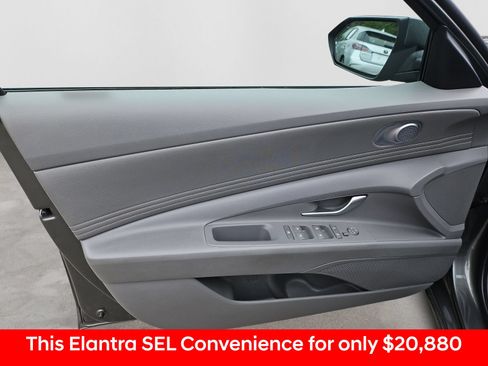Used 2025 Hyundai Elantra SEL w/ Cargo Package FWD image 34