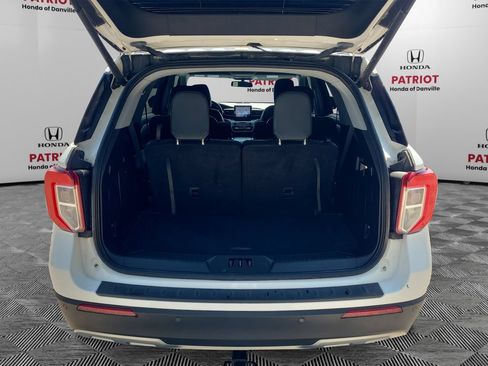 Used 2021 Ford Explorer XLT w/ Equipment Group 202A AWD/4WD image 17