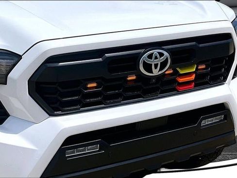 Used 2025 Toyota Tacoma TRD Off-Road w/ TRD Off Road Premium Package AWD/4WD image 34