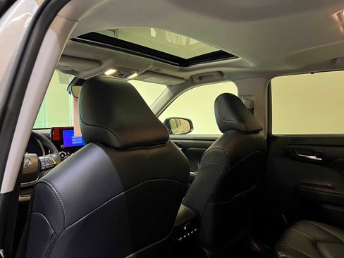 Certified 2024 Toyota Highlander XLE image 14