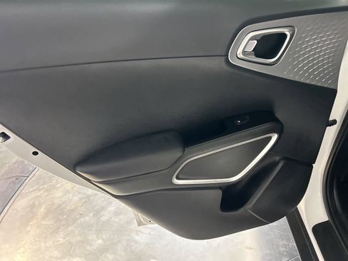 Used 2023 Kia Soul LX w/ Option Group 015 image 17