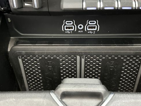 Used 2025 RAM 2500 Laramie AWD/4WD image 45