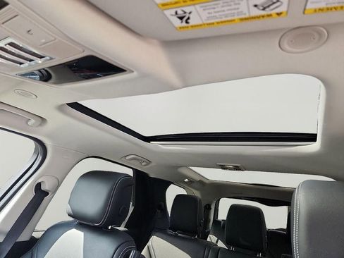 Used 2024 Land Rover Discovery S image 15