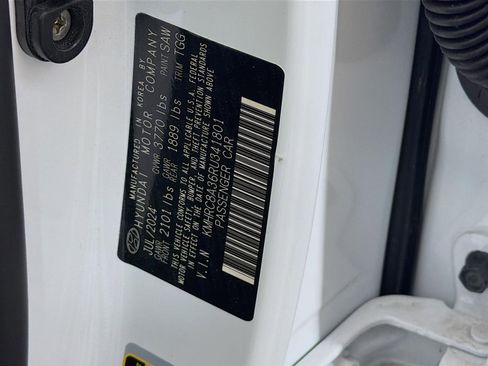 Certified 2024 Hyundai Venue SEL image 29