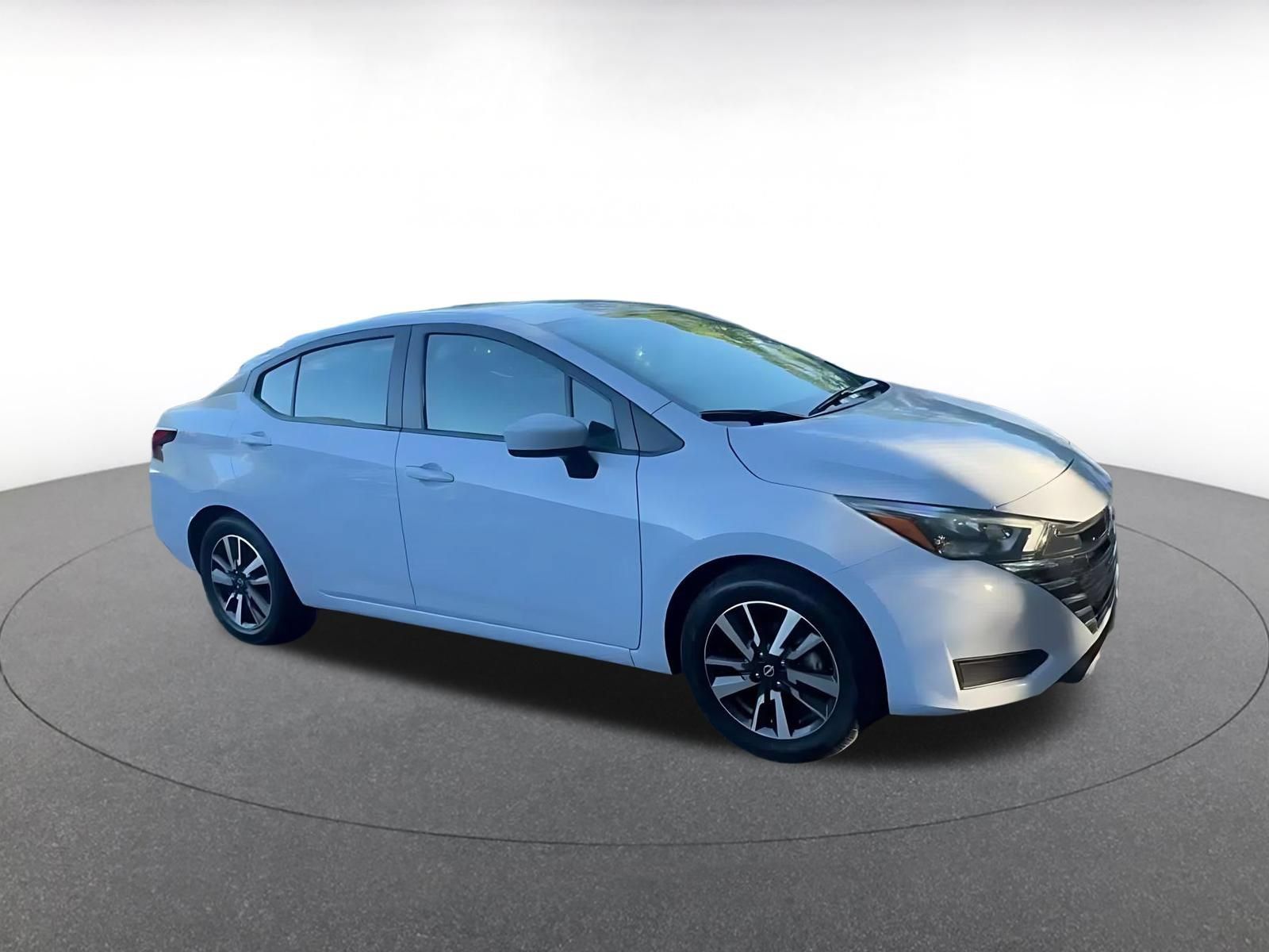 Used 2025 Nissan Versa SV FWD image 2