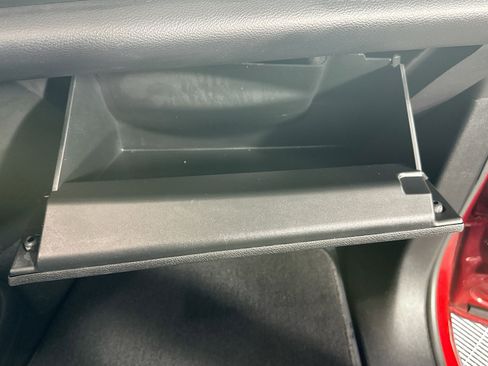Used 2025 Chrysler Pacifica Select FWD image 32