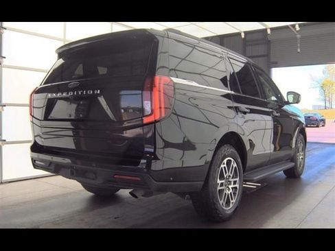 Used 2025 Ford Expedition Active image 2
