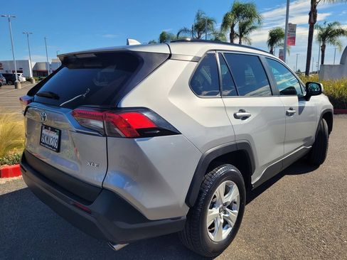 Used 2021 Toyota RAV4 XLE FWD image 4