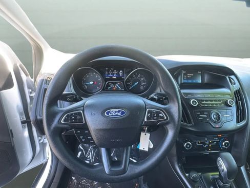 Used 2018 Ford Focus SE FWD image 24