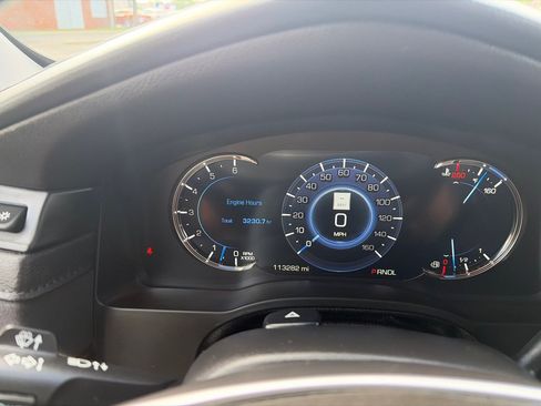 Used 2018 Cadillac Escalade Luxury AWD/4WD image 19
