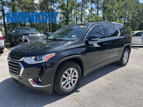 Used 2018 Chevrolet Traverse LT FWD image 1
