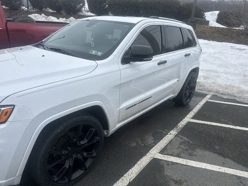 Used 2020 Jeep Grand Cherokee Overland image 3
