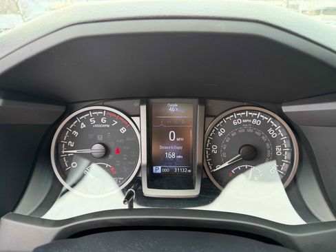 Used 2022 Toyota Tacoma TRD Off-Road image 19