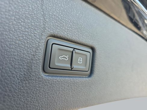 Used 2024 Audi RS Q8 4.0T image 59