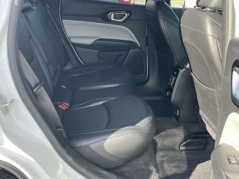 Used 2023 Jeep Compass Limited image 21