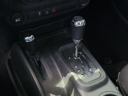 Used 2018 Jeep Wrangler Sport w/ Connectivity Group AWD/4WD image 28