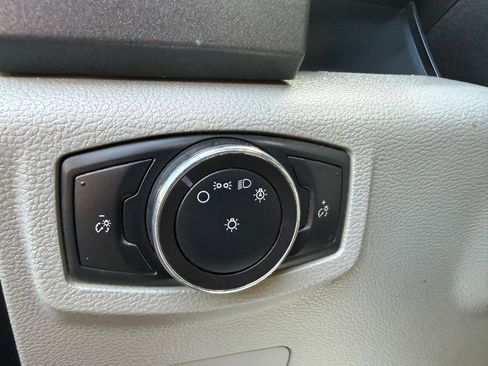 Used 2018 Ford F550 2WD Regular Cab Super Duty image 18