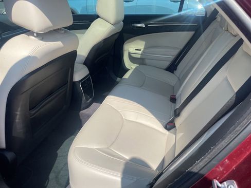 Used 2016 Chrysler 300 Limited image 7