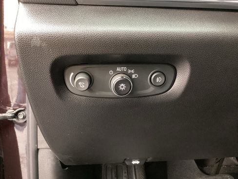 Used 2020 Chevrolet Traverse Premier image 33