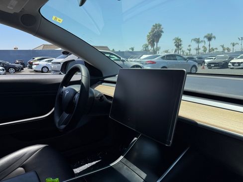 Used 2019 Tesla Model 3 Mid Range RWD image 23