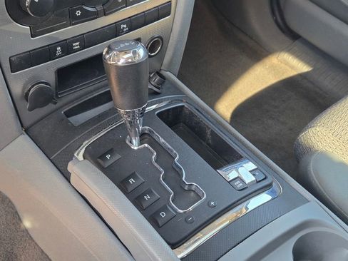 Used 2007 Jeep Commander Sport image 36