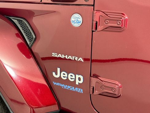 Used 2022 Jeep Wrangler Unlimited Sahara w/ Cold Weather Group AWD/4WD image 10