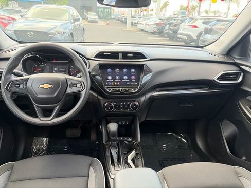 Used 2023 Chevrolet TrailBlazer LT w/ Convenience Package FWD image 12