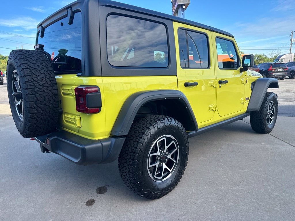 Used 2024 Jeep Wrangler Unlimited Rubicon AWD/4WD image 7