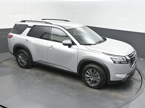 Used 2024 Nissan Pathfinder SV FWD image 31