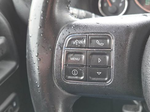 Used 2017 Jeep Wrangler Unlimited Rubicon w/ Connectivity Group AWD/4WD image 13