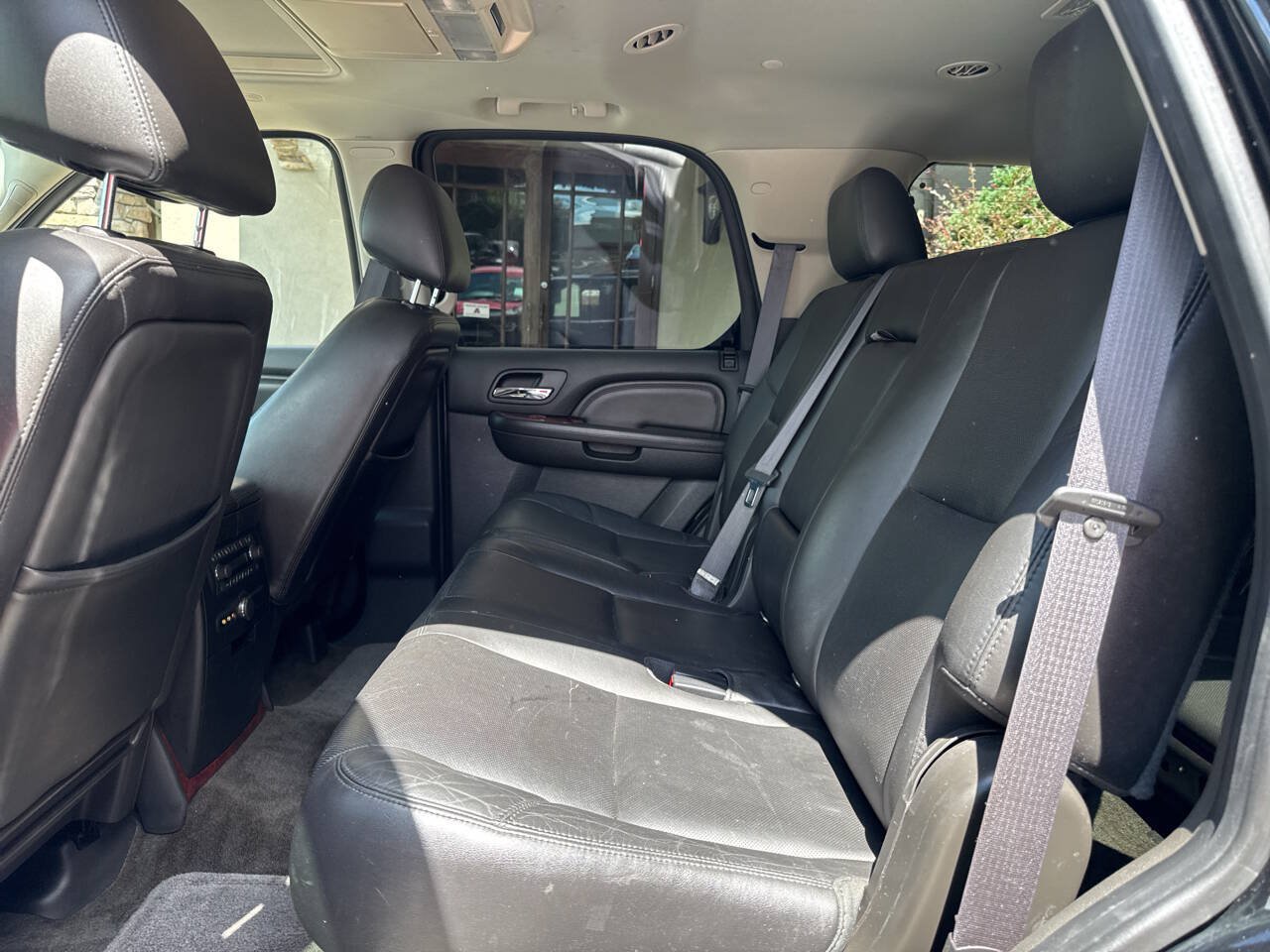 Used 2012 Cadillac Escalade Luxury AWD/4WD image 11