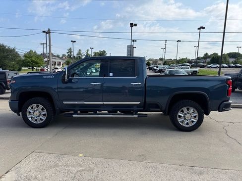 Used 2025 Chevrolet Silverado 2500 High Country w/ High Country Premium Package AWD/4WD image 10