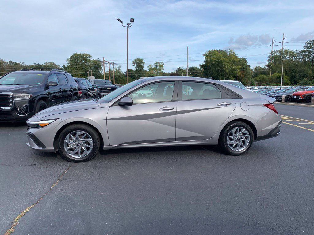 Certified 2025 Hyundai Elantra Hybrid FWD image 7