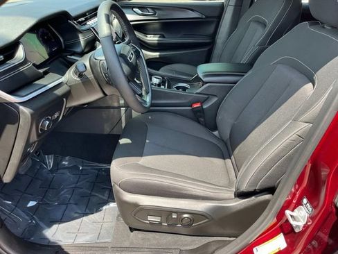 Used 2024 Jeep Grand Cherokee Laredo X w/ Luxury Tech Group I RWD image 28
