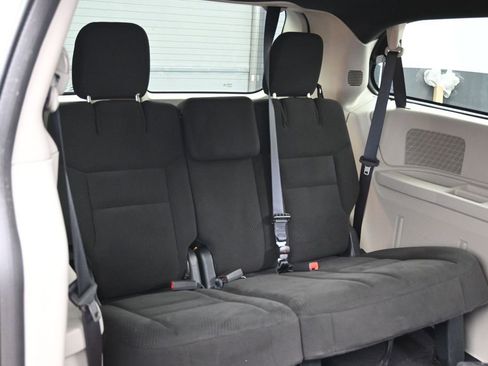 Used 2016 Dodge Grand Caravan SE FWD image 34