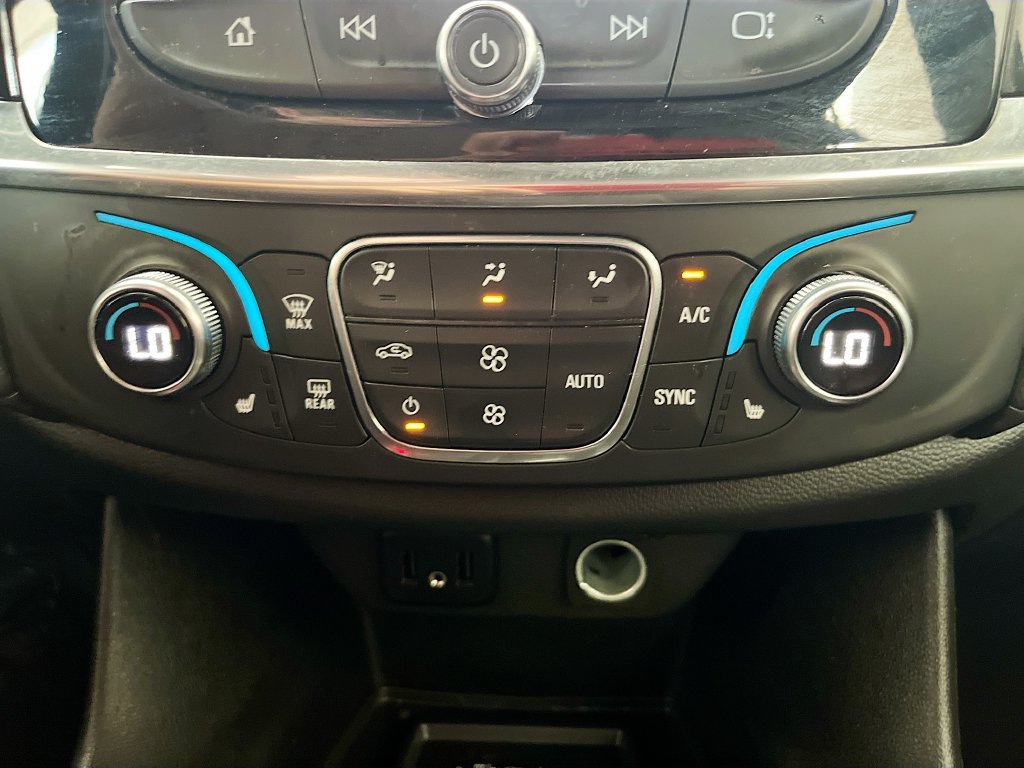 Used 2023 Chevrolet Traverse LT FWD image 16