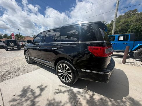 Used 2018 Lincoln Navigator Select RWD image 5