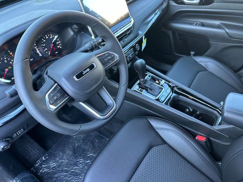 New 2026 Jeep Compass Latitude image 10