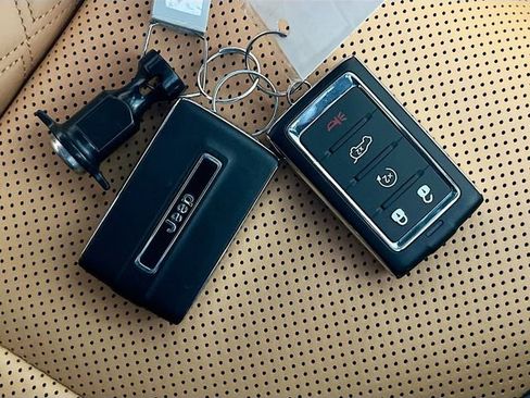 Used 2024 Jeep Grand Cherokee L Summit image 32