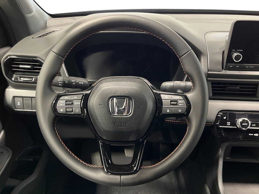 Used 2025 Honda Pilot Sport image 16