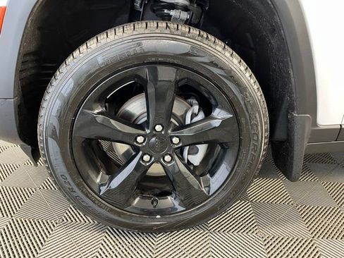 Used 2026 Jeep Grand Cherokee Limited w/ Limited Altitude Package image 10