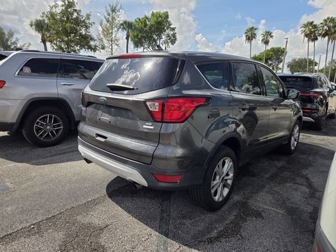 Used 2019 Ford Escape SE FWD image 5