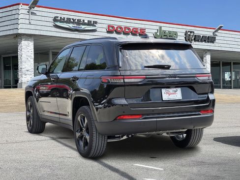 New 2025 Jeep Grand Cherokee Limited w/ Black Appearance Package image 4