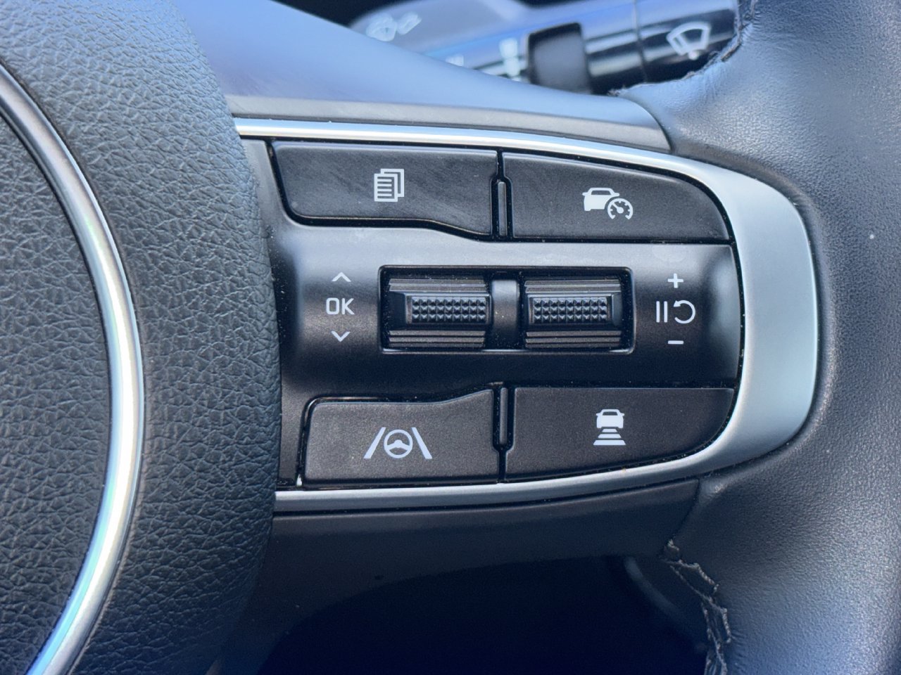 Used 2025 Kia K5 GT-Line w/ GT-Line Premium Package AWD/4WD image 12