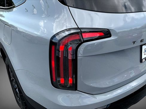 Used 2025 Kia Telluride AWD image 25
