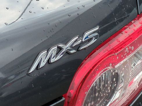 Used 2015 MAZDA MX-5 Miata Sport image 25