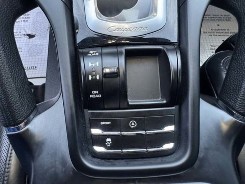 Used 2017 Porsche Cayenne Platinum Edition w/ Premium Package (PJV) image 21