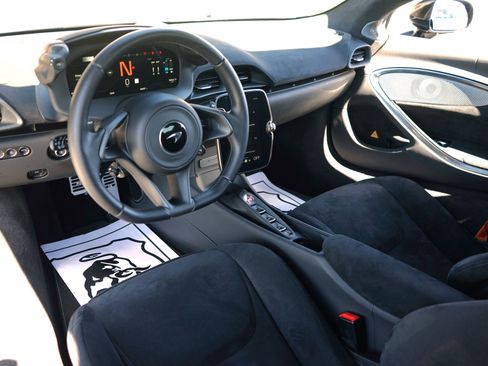Used 2023 McLaren Artura RWD image 18