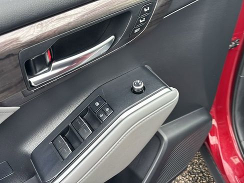 Used 2020 Toyota Highlander Limited image 14